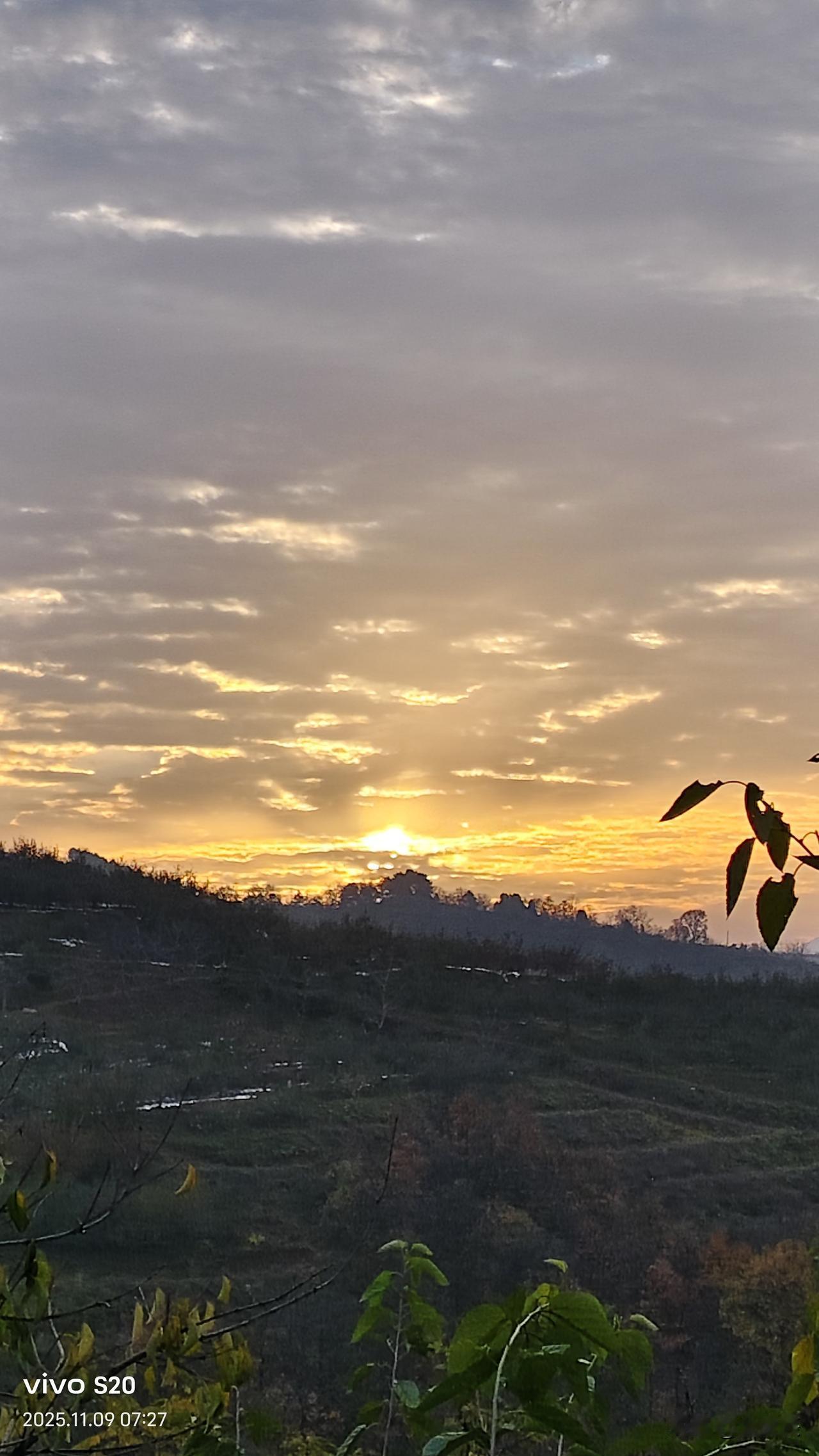 最美还是寺河红！

我的家乡位于河南最西部，这里人杰地灵、物华天宝，谓之灵宝。