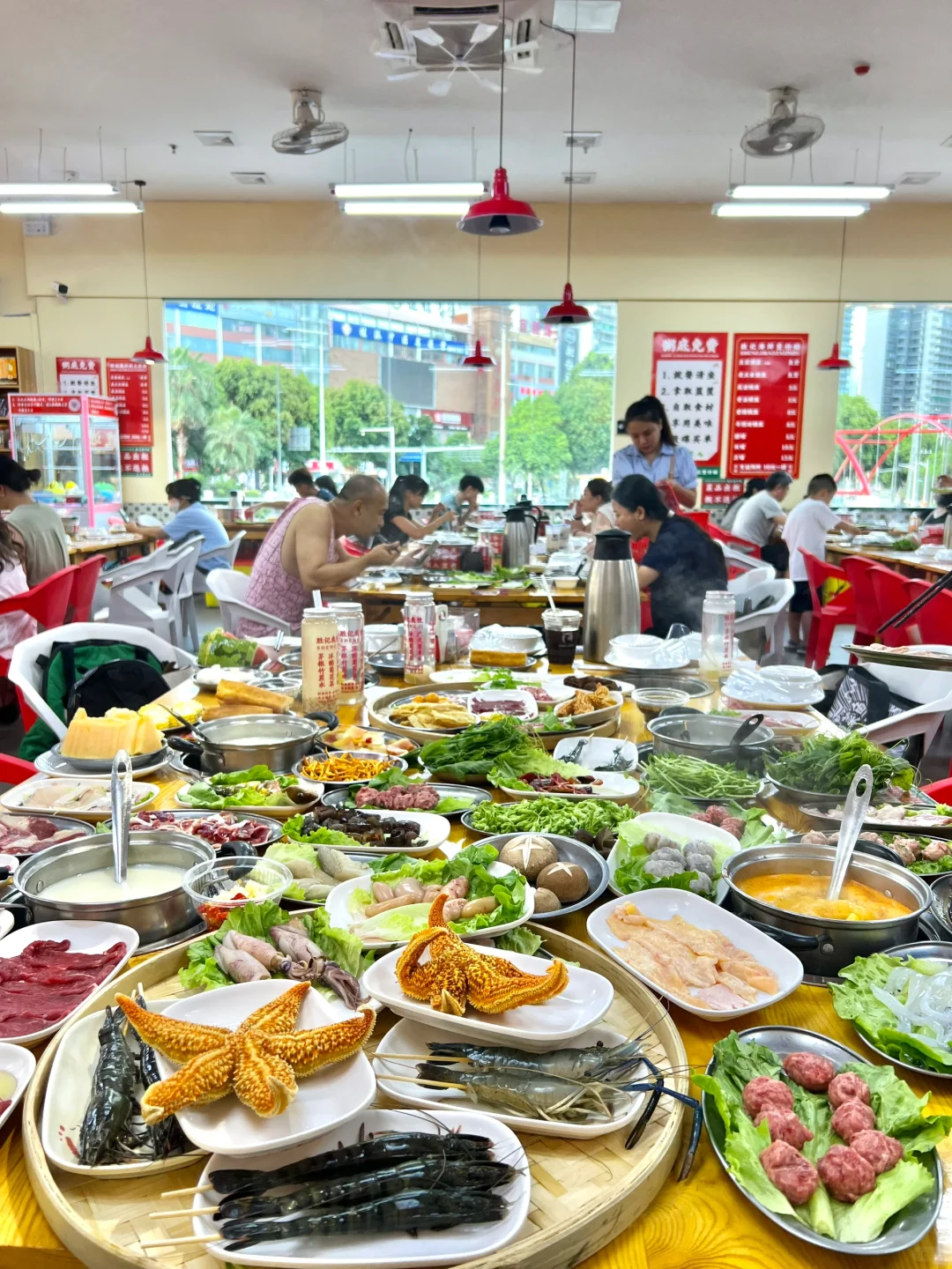 卧槽。。。南宁人的穷鬼食堂。。。好吃又便宜。。。