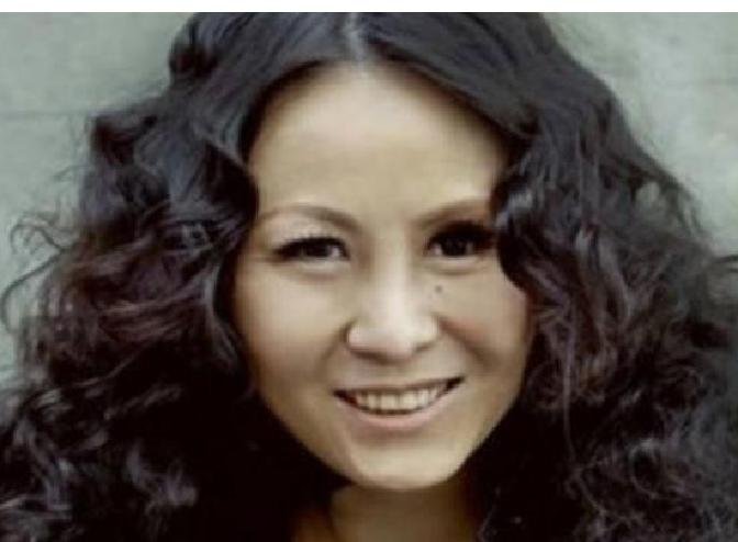 罗琦二十岁生日饭局上跟人吵起来，壮汉抄起啤酒瓶直接砸她左眼，血当场糊了半张脸。