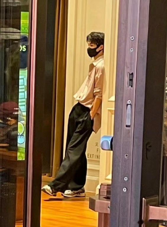 看⌚️和🕶️和当初的逛三里屯拉夫劳伦区别在？