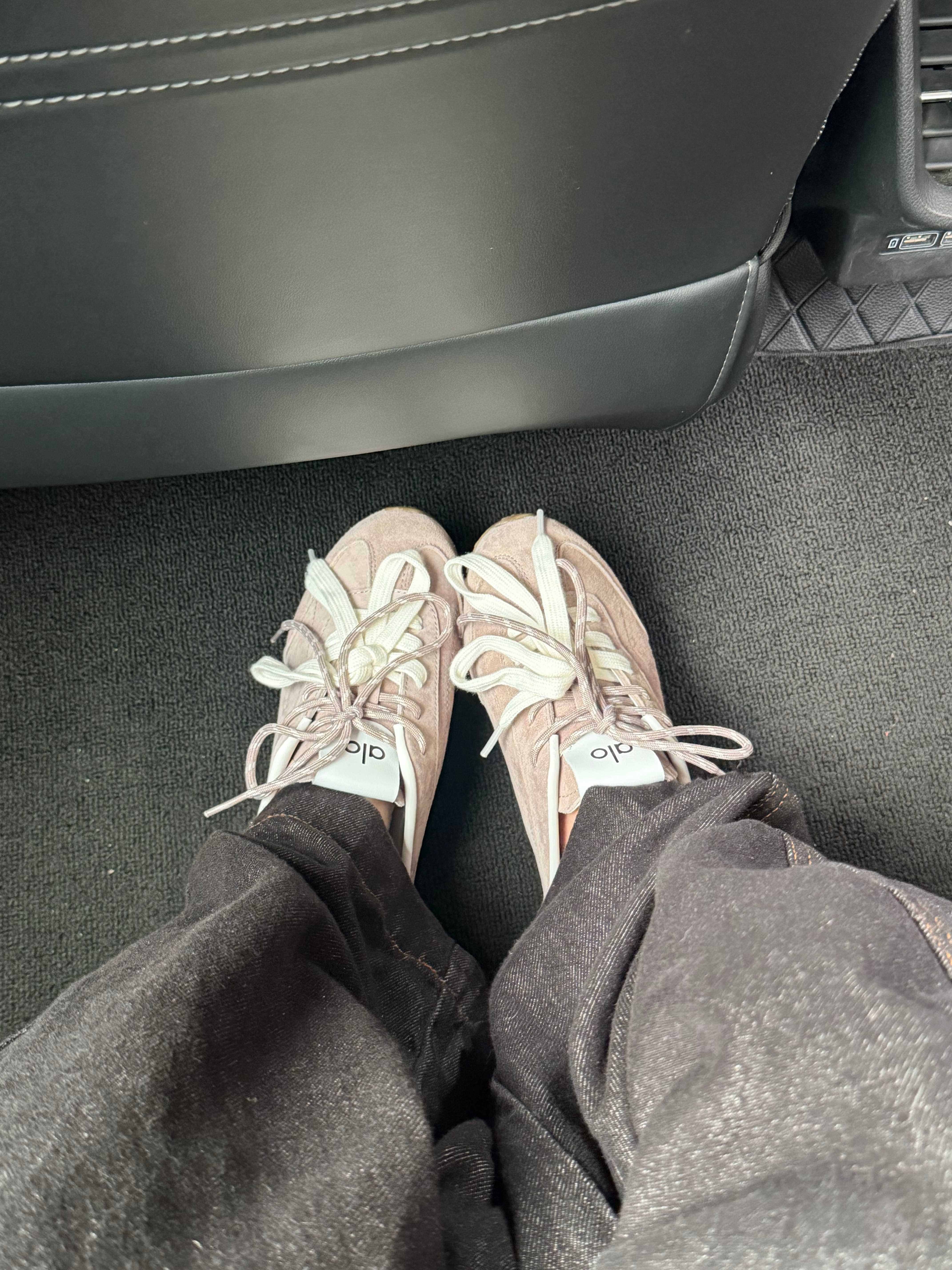 今日欧欧特得 出门了闺蜜（今天穿的小紫 这个新色好踏马好看 ​​​