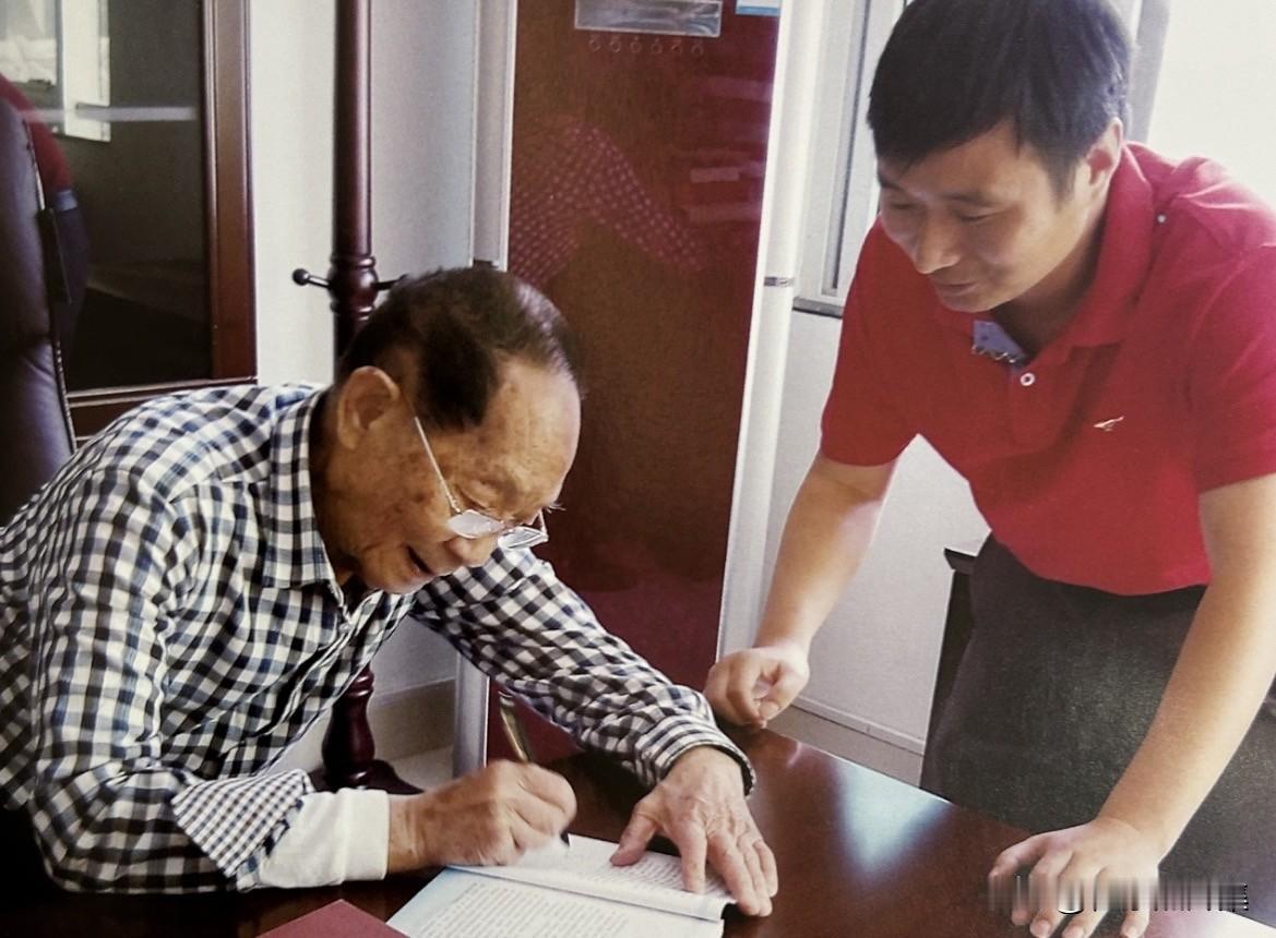 2016年3月9日，袁隆平三亚市南繁院集体编著的《南繁服务手册》题序。海南以南繁