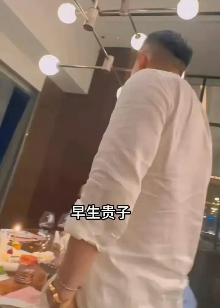 汪小菲的生日愿望里，已经没有过去的一切了。

他的三个愿望，第一：身体健康，家庭