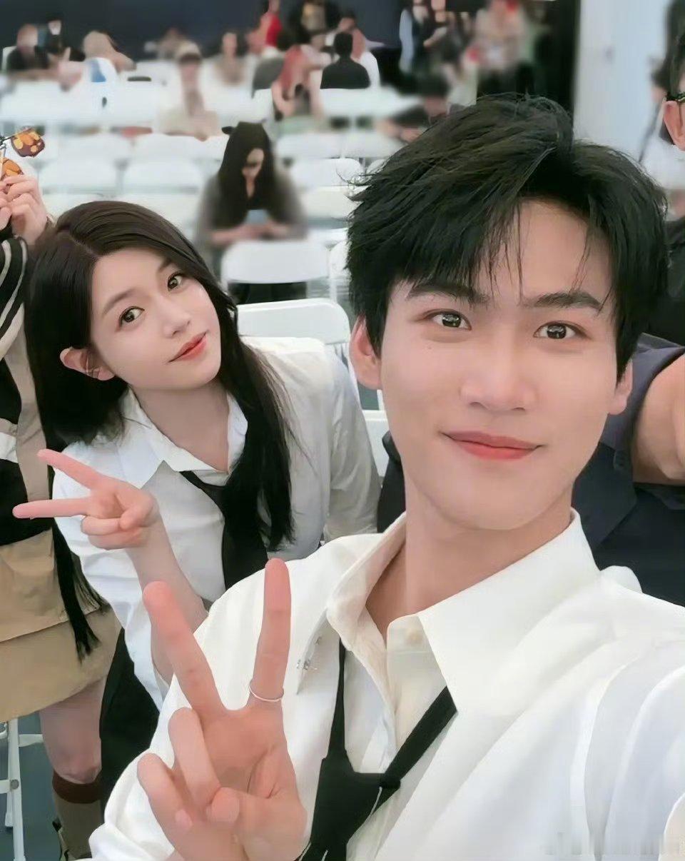 微博之夜节目单陈妍希和周柯宇 献唱《狙击蝴蝶》的OST《早安晚安》，特别好的售后