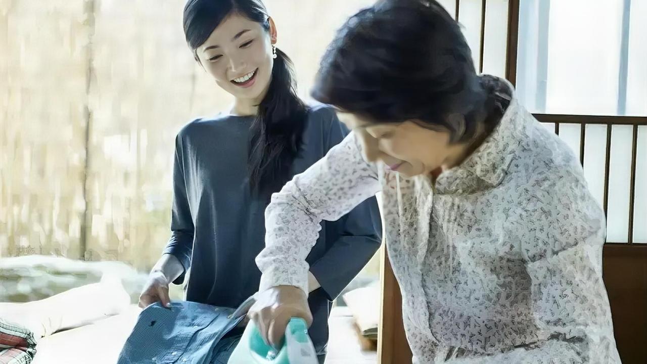 婆婆想拿捏你
你别硬碰硬、也别一味忍让
最高明的办法就一招
她想拿捏你
你就去拿