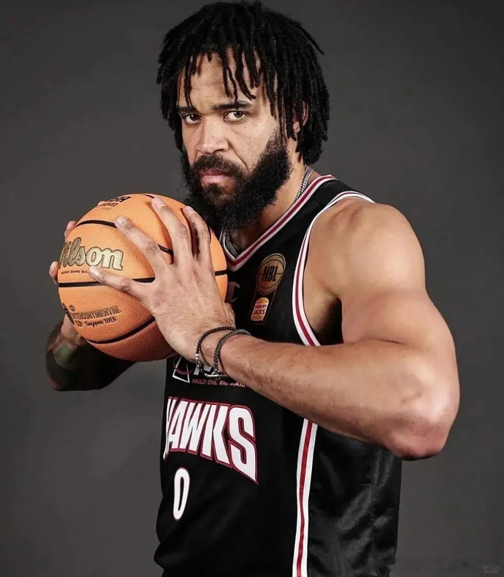 2025-2026赛季NBL常规赛中，瓦拉老鹰（伊拉瓦拉老鹰）以100-99险胜