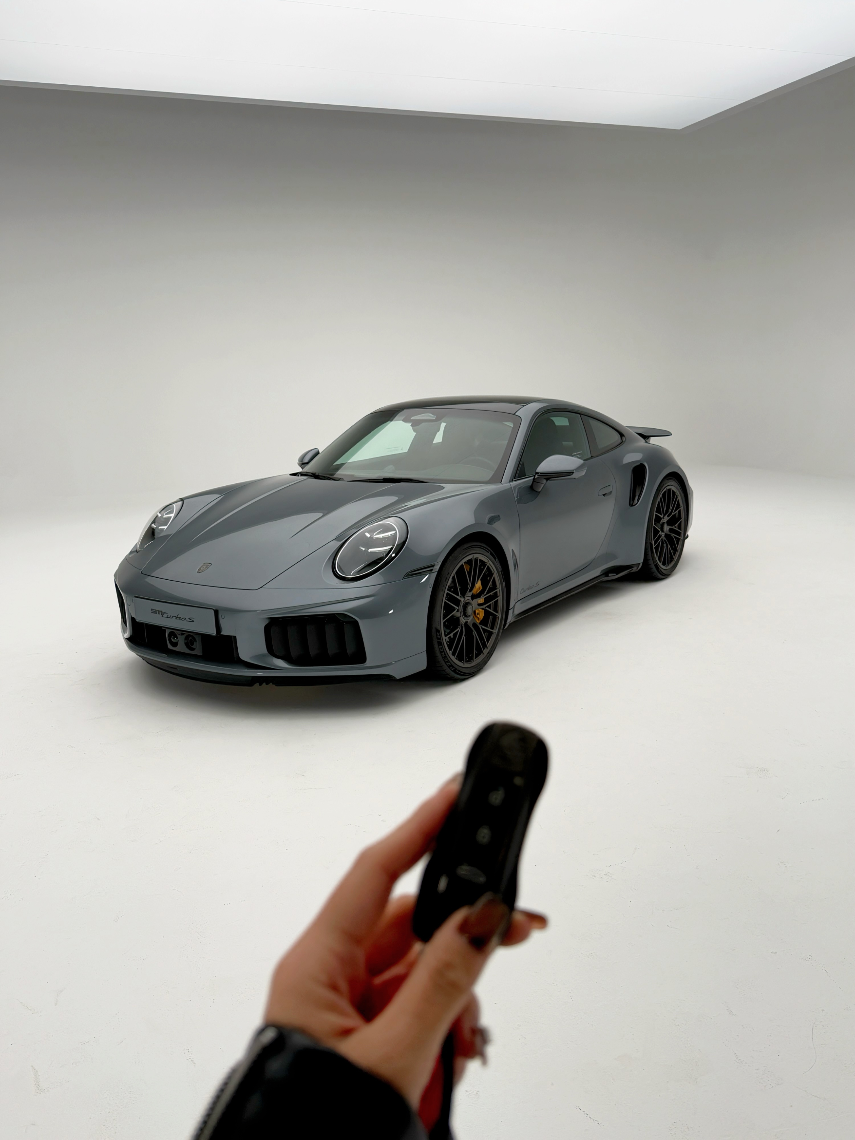 车展前的最后一个拍摄！🎬是和这个德国大男孩约会就问帅不帅～等到了最后一个拍他，