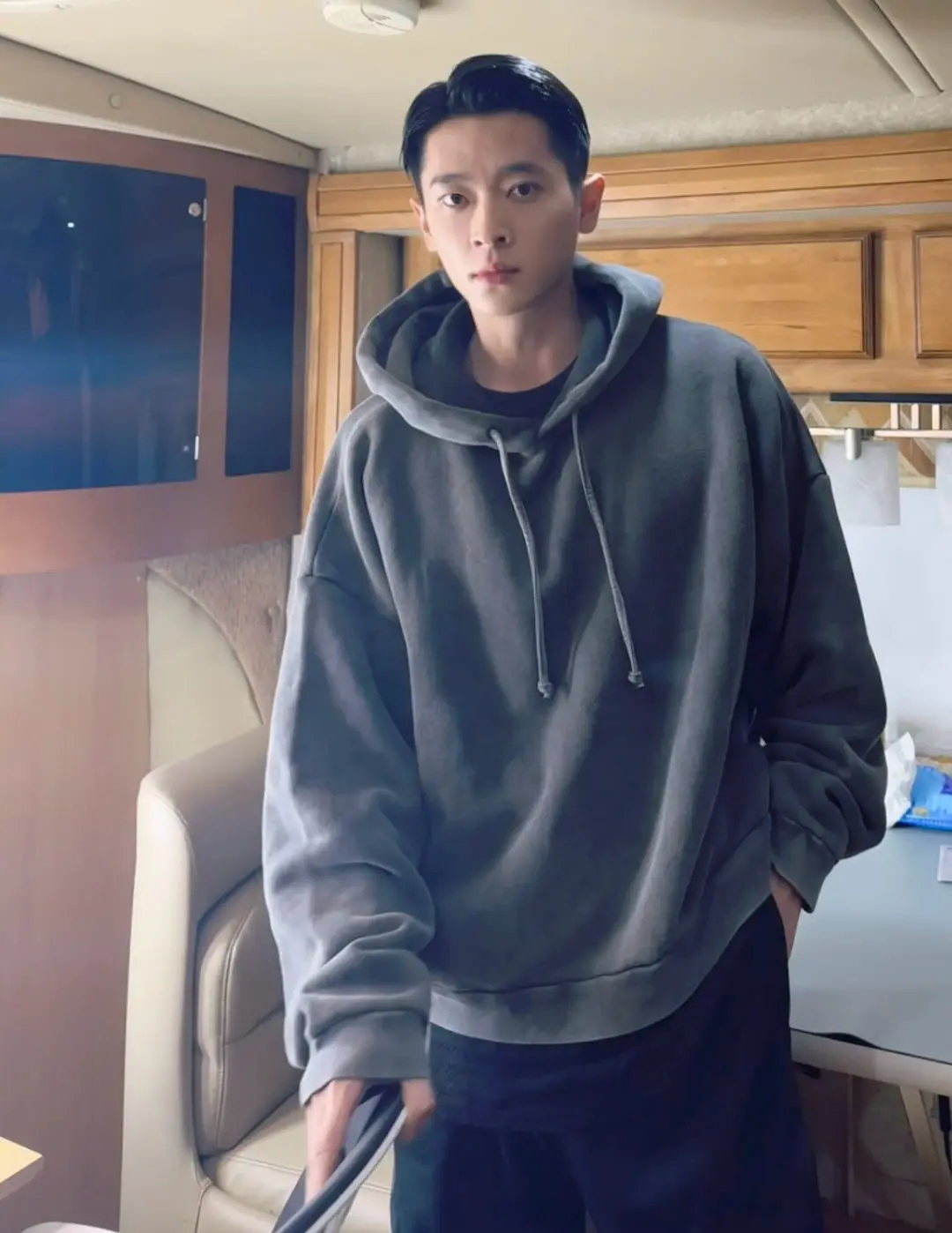 丞磊，这个头肩比简直是绝了 ​​​