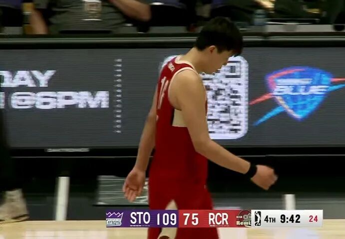 今天的杨瀚森什么水平？全场出战28分钟，投篮10中5，三分2中0，罚球3中2，拿