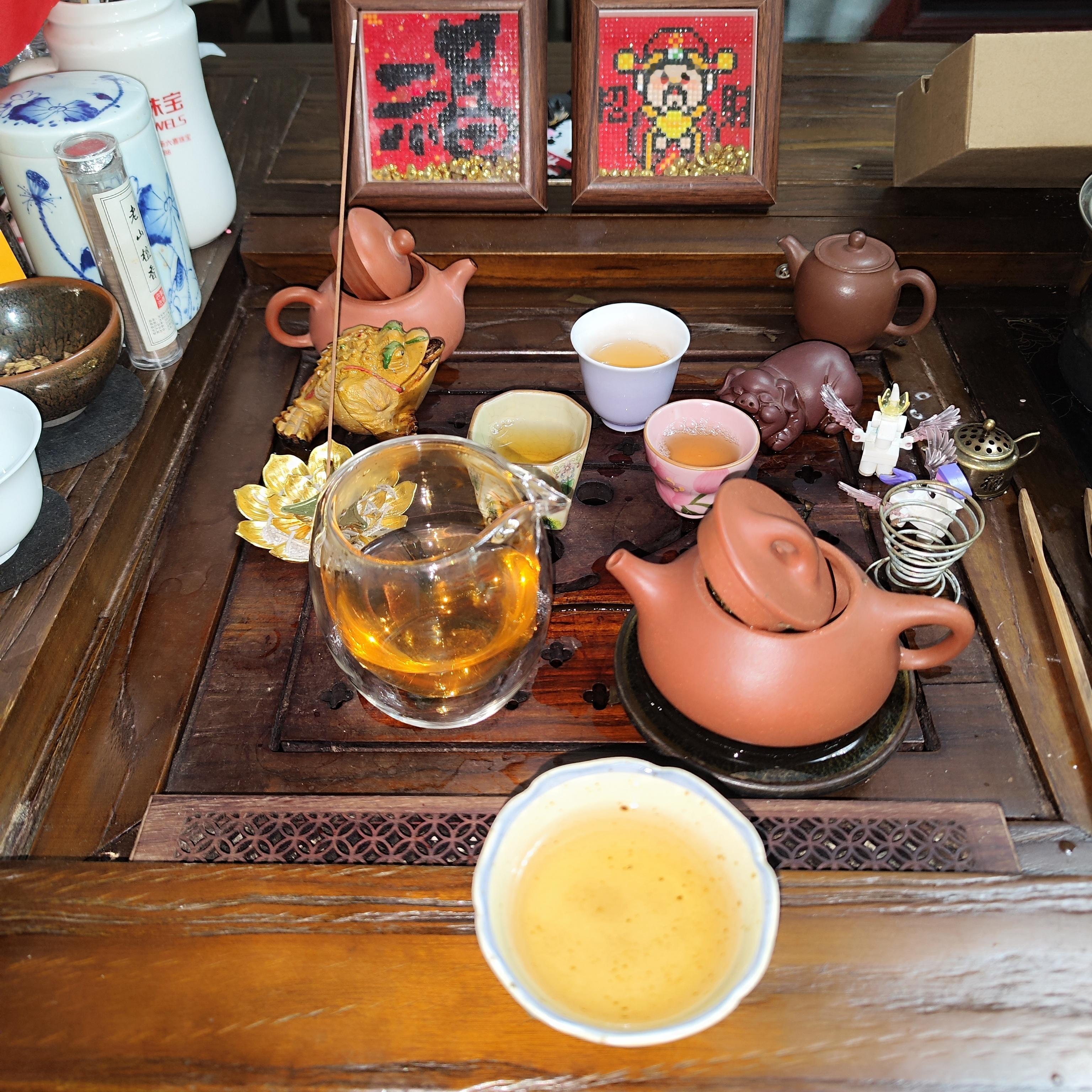 梭茶              《梭茶·朵》      云影右朵生，奕霖呈艳山。