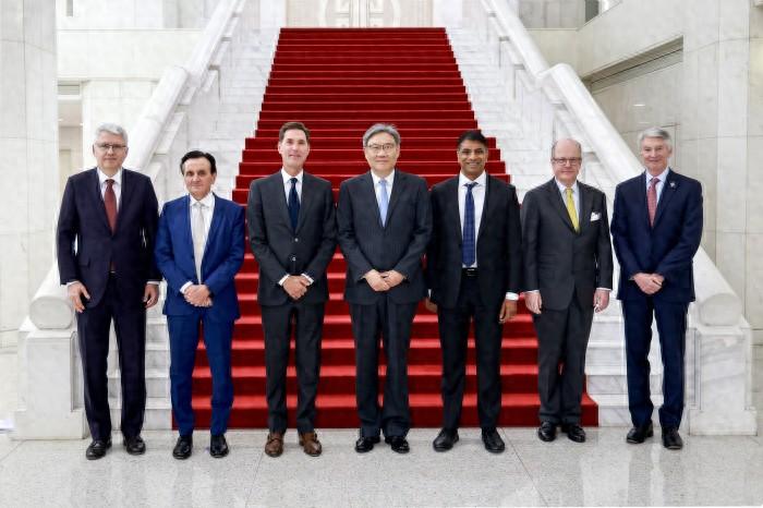 最近很多人都在讨论，中国除了稀土这张王牌，还有一张牌被低估了，威力甚至不比稀土小