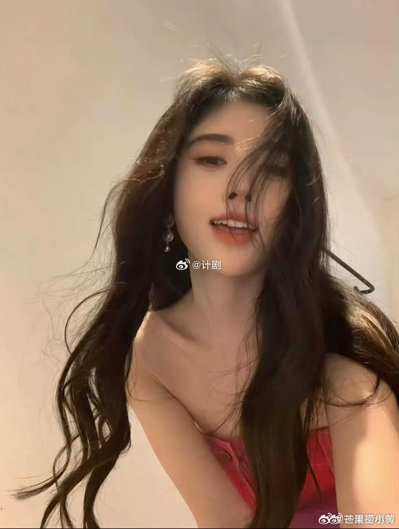 鞠婧祎春尾来信 春天快要走了，但鞠婧祎春尾来信把春天留住了，字里行间都是花开的惊