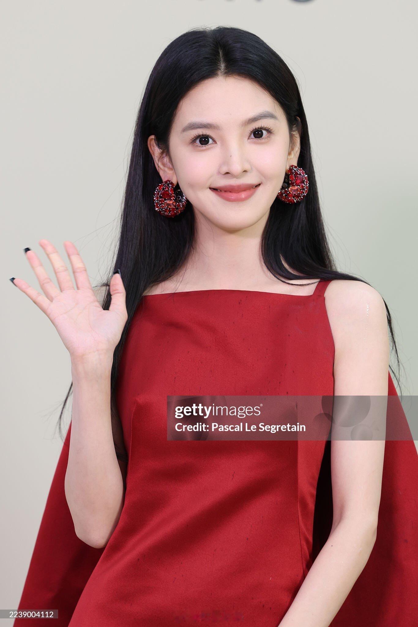 章若楠 亮相巴黎时装周出席 Givenchy 2026春夏时装秀 ​​​