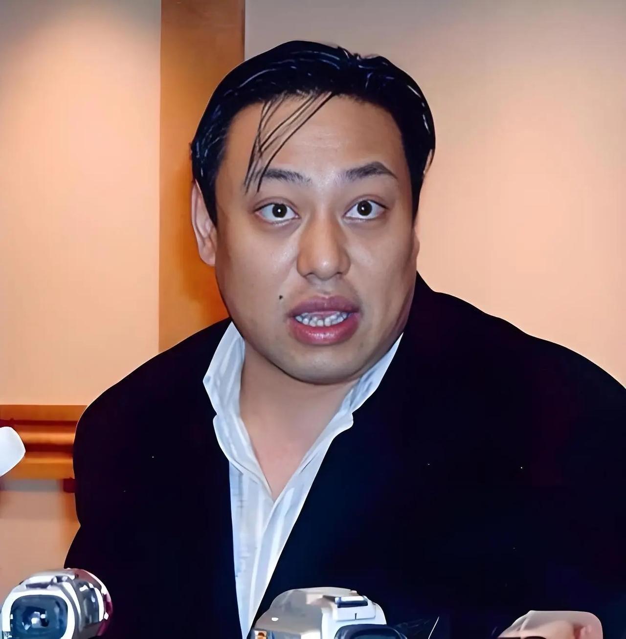 历史学教授说：“一个家族，只要出现一个大人物，这个家族就会穷八辈。望子成龙，望女