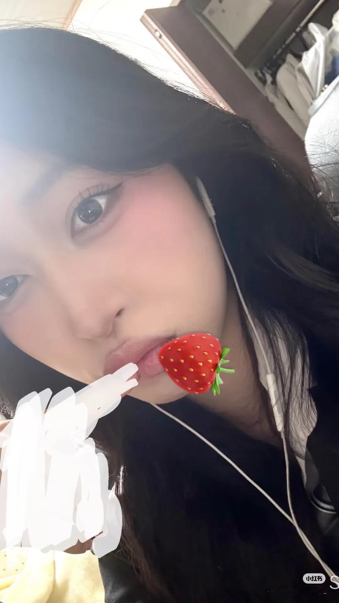 话说日本近几年就推出了许多颜值和气质都相当不错的新晋博主，而ann就是其中之一。