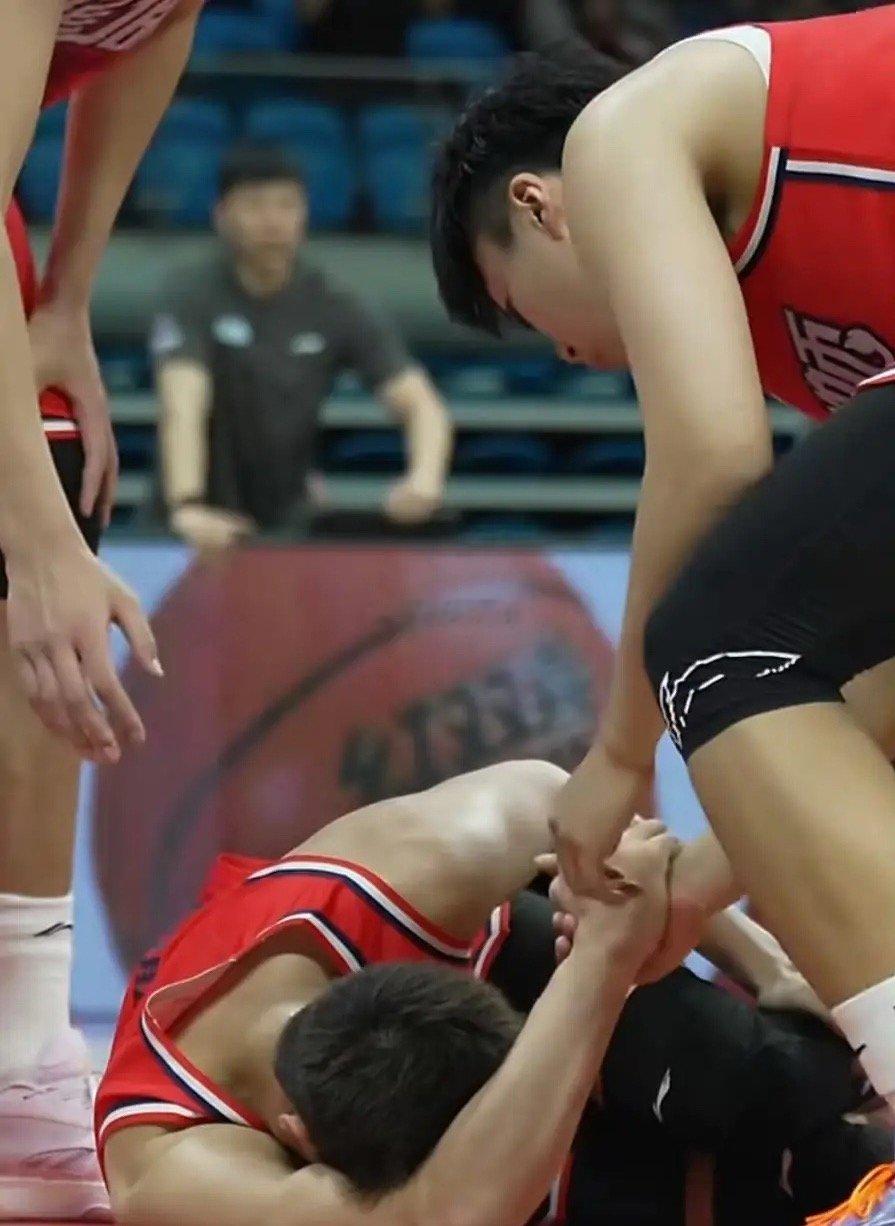 游子归乡！郭艾伦结束两年广州行程，想要功成身退，重返辽宁，三件事需要做出表率！1