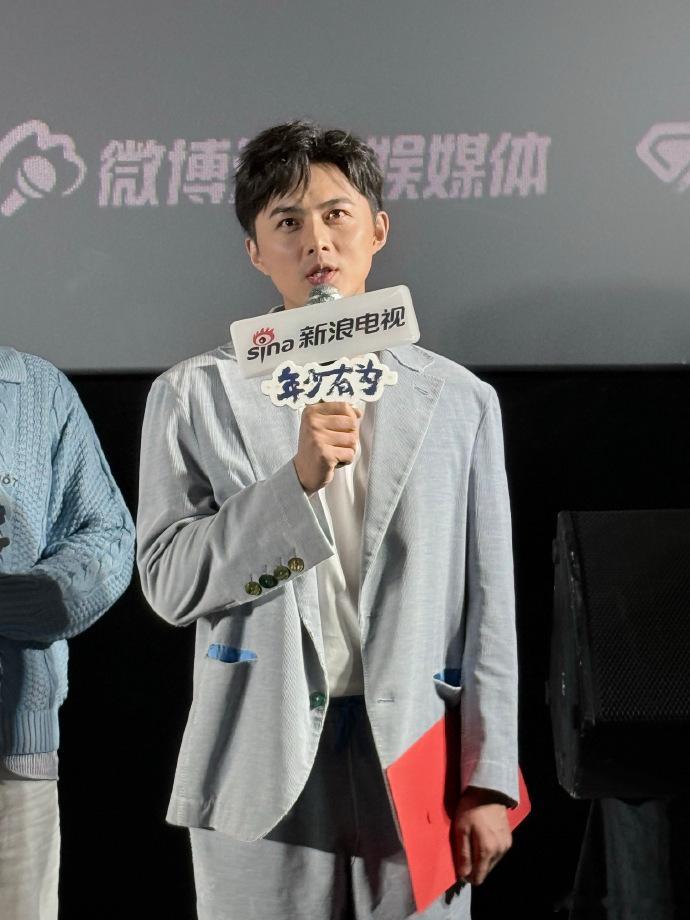 剧宣豁出去了没有尿点全是笑点 救命！“我踏🐴来的” 梗太绝了😝！《年少有为》