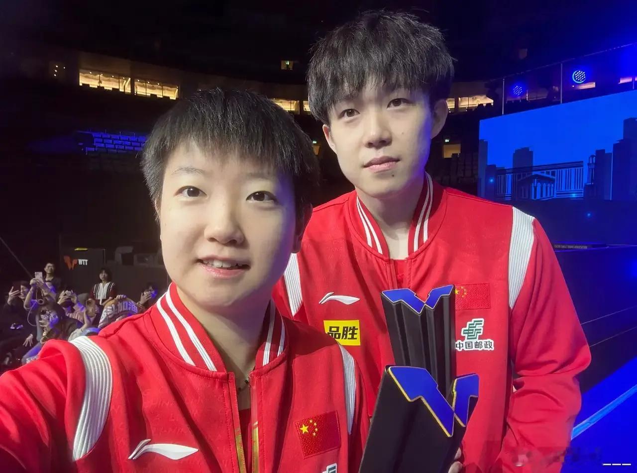 莎莎: 大头，你这如影随形的。简直神同步！
大头: 莎莎，这叫齐头并进，应该是莎