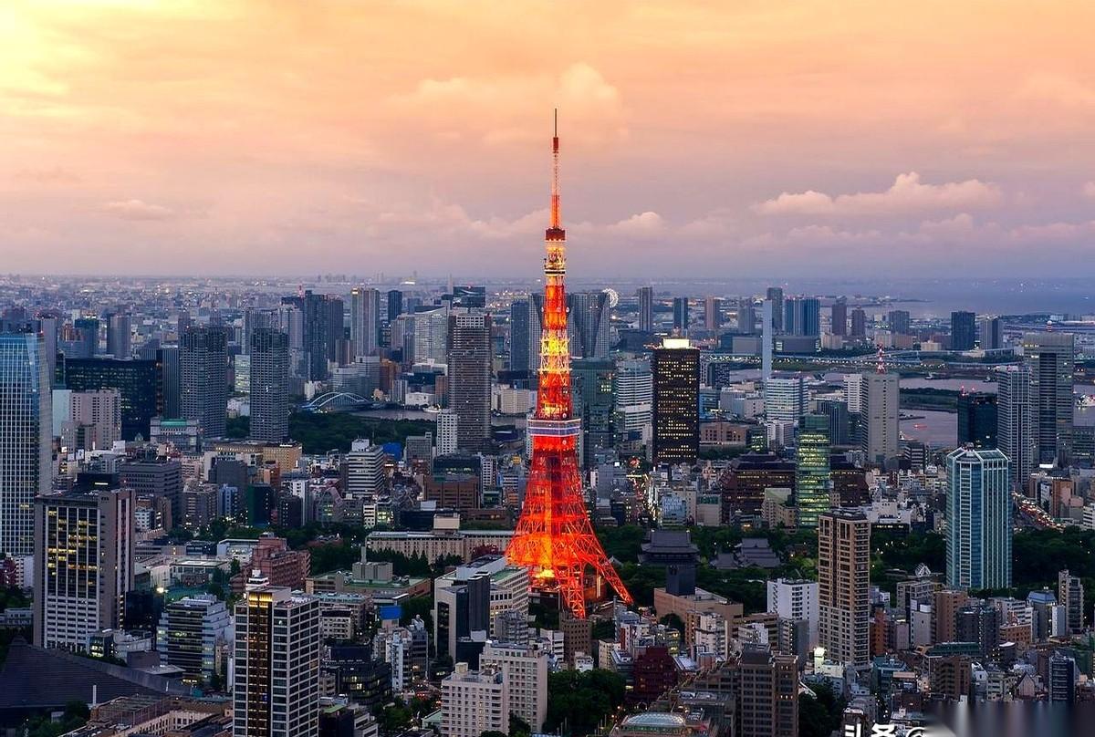 想知道当老师十年后会是啥样吗？别猜了，直接看结局吧。
隔壁日本，已经替咱们把这出