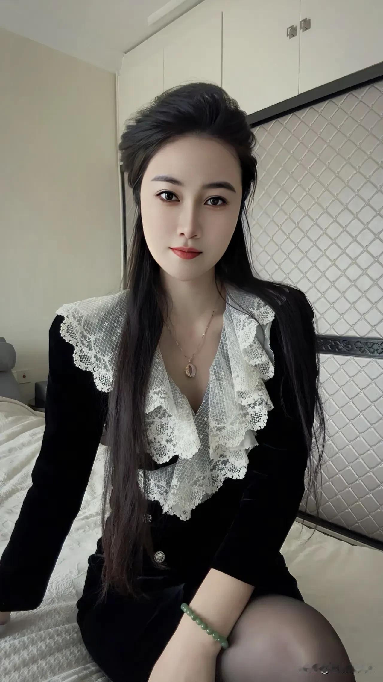 人心是留不住的，勉强维系也是无用功。

——默离 ​有人总会被代替 心软的成不了