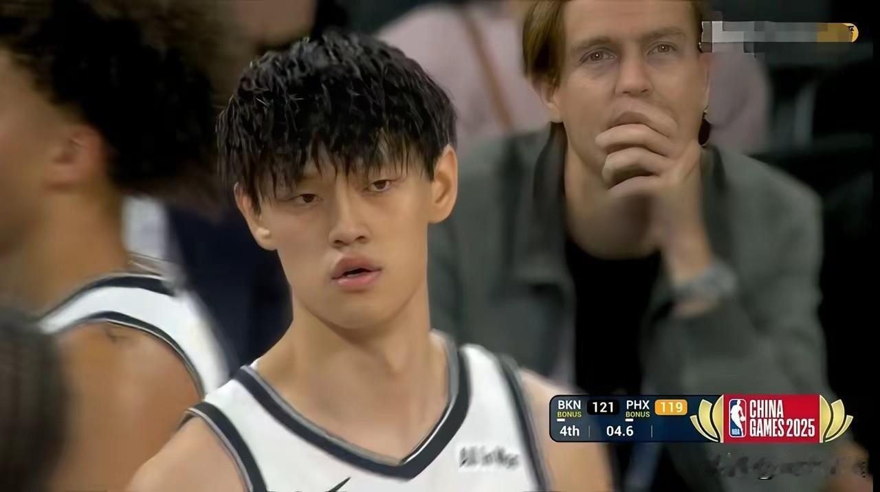 曾凡博昨晚于NBA中国赛完成首秀。因出场时间有限，且队友鲜少传球给他，可见曾凡博