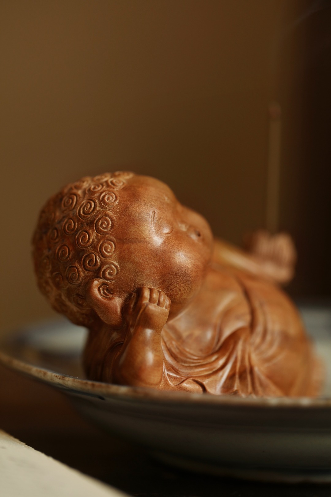 老山檀香 | 卧佛 · 香插在忙碌的生活里,借一炷香的闲暇，独处、静坐；愿尔尘无