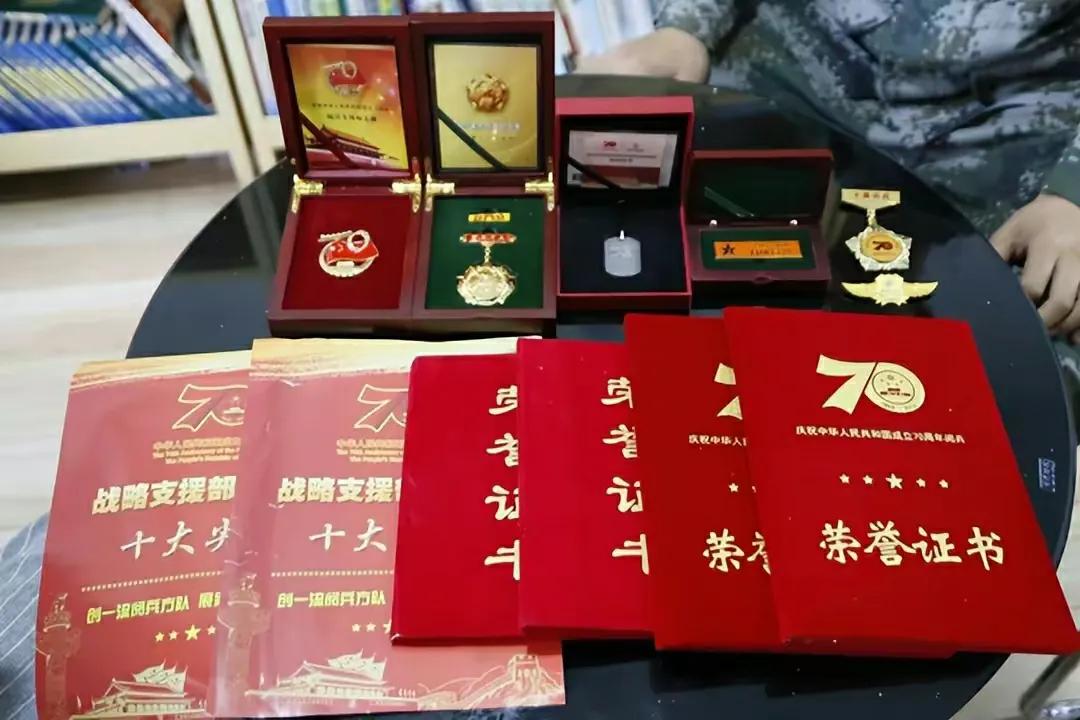 我们单位转业来了一个兵王，但做的第一件事就让好多人瞧不起了！
前不久我们单位刚来