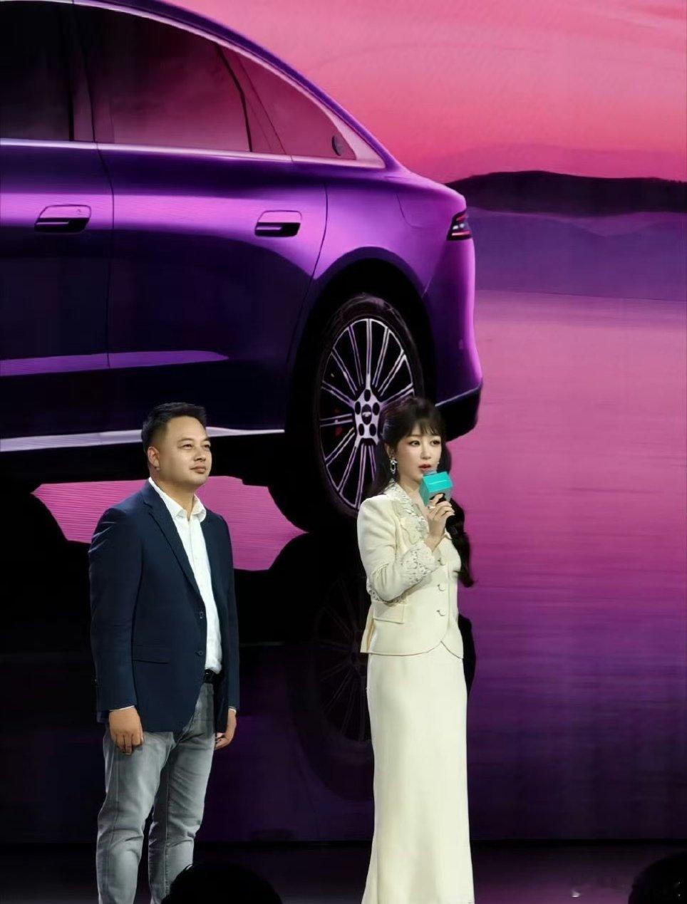 哇，杨紫来现场了！🤩 