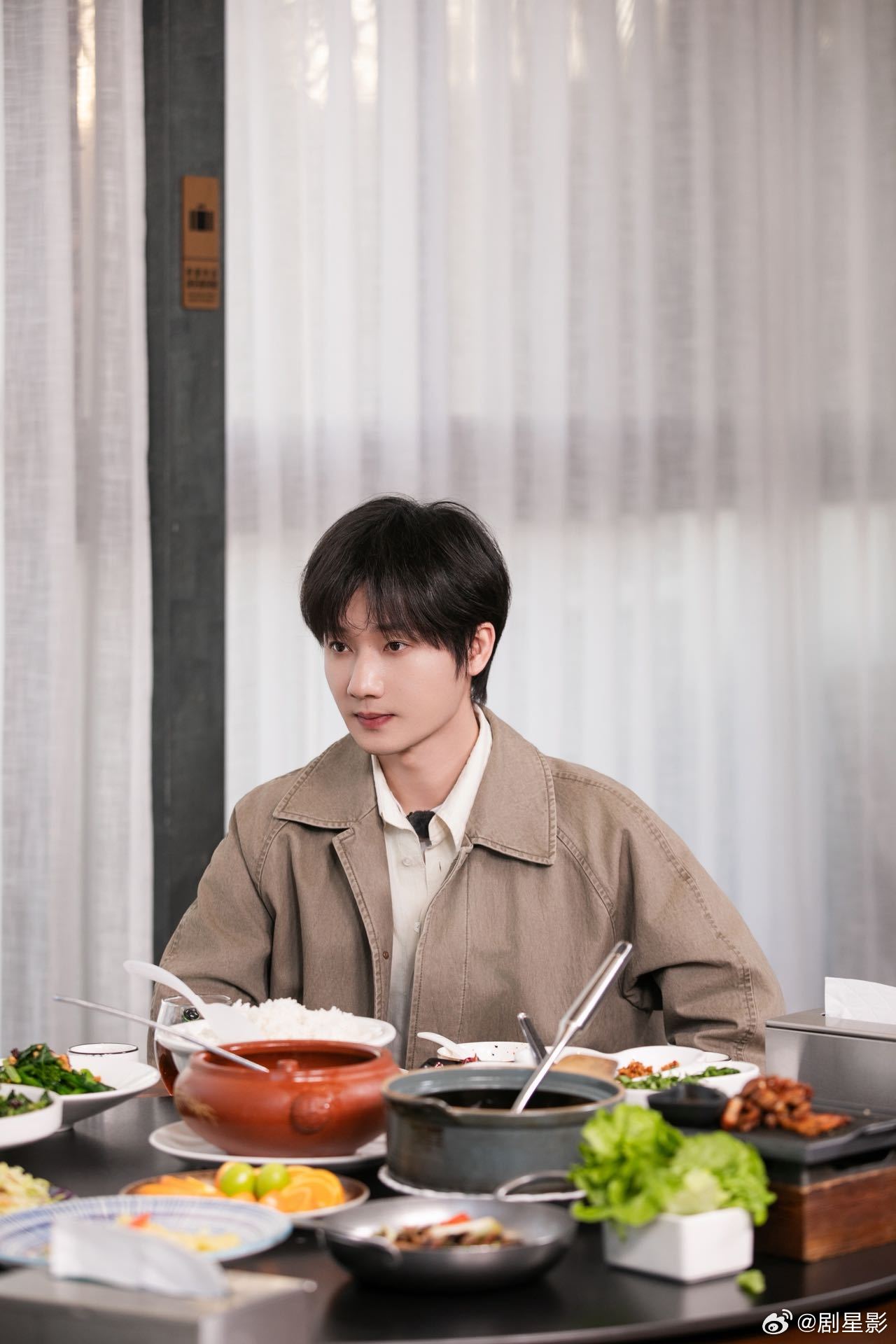 蒋敦豪带十个勤天妈妈团游腾冲 《我家那小子2026》中，蒋敦豪带着十个勤天妈妈团