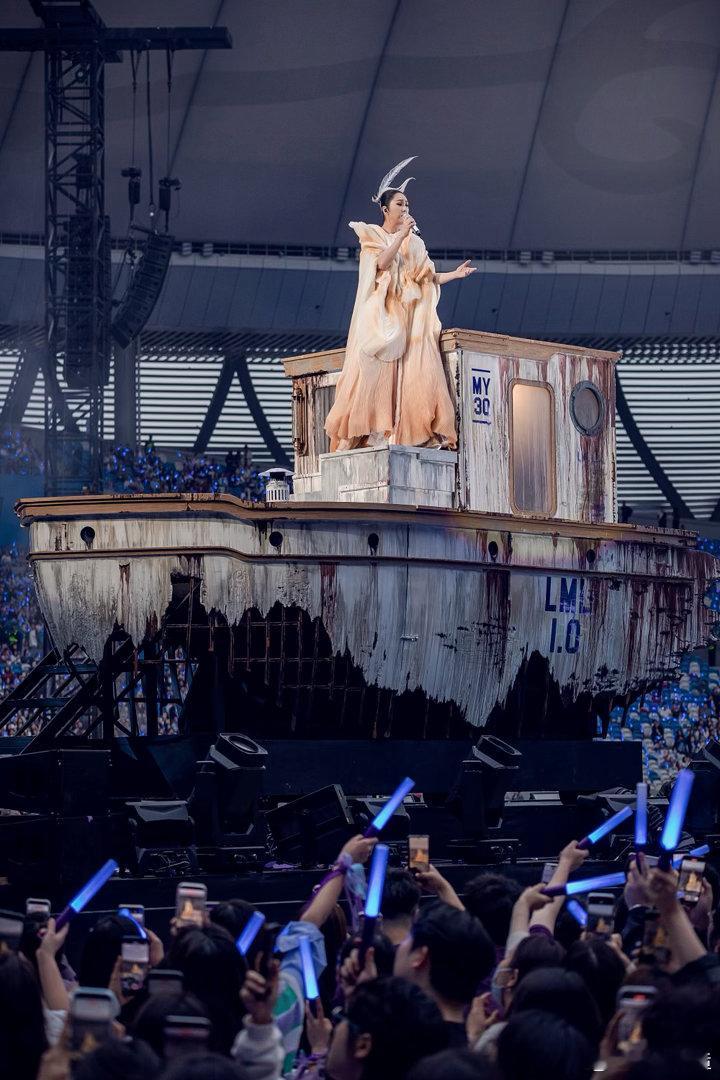 千嬅来长沙，本人必到现场。牢记开票时间，拼手速的时候来了！演出时间：2026年6