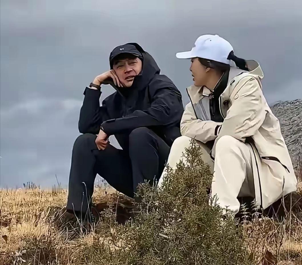 各有家室还这么甜？田朴珺胡歌爬山对话，弹幕直接炸锅了
 
田朴珺拉着胡歌挑战42
