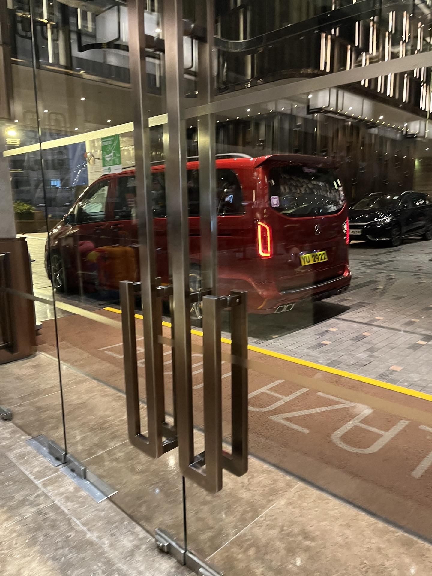 昨天的香港街拍出来了，没看到的看上一期