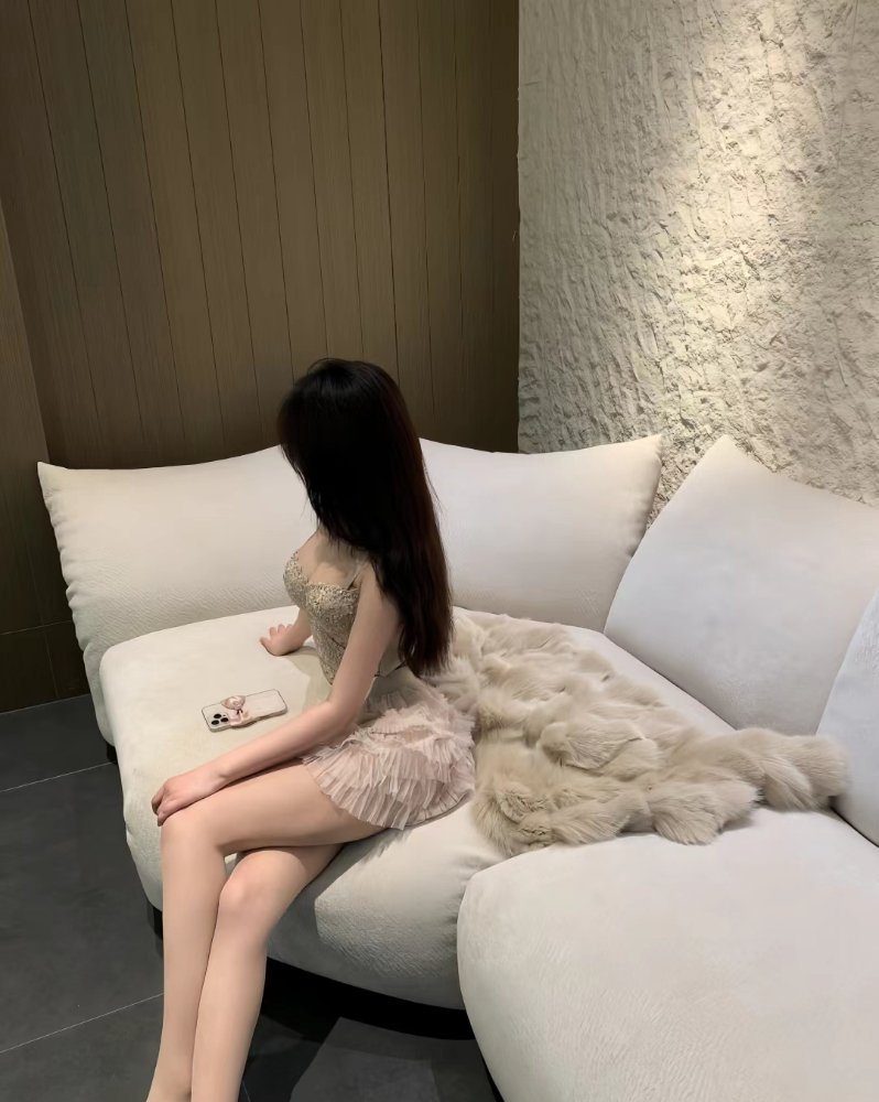 怎么不累呢 一个女孩子 没有靠山 没有避风港 没有坏情绪的疏导者 没有站在我身边