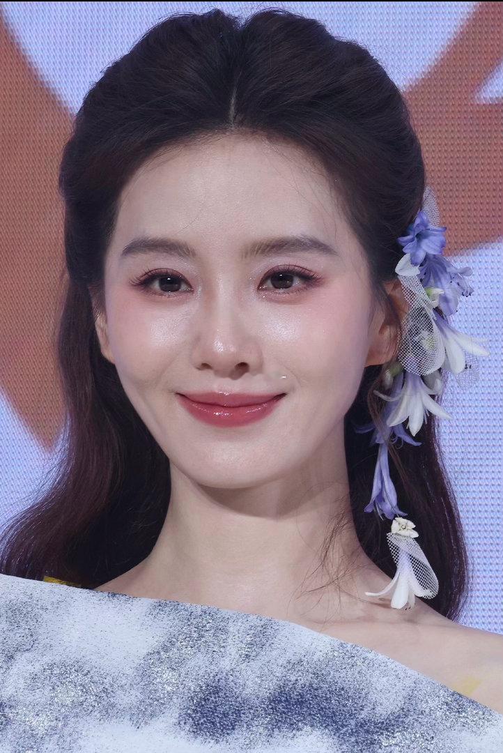 刘诗诗 刘亦菲85花活动生图极致的反差 