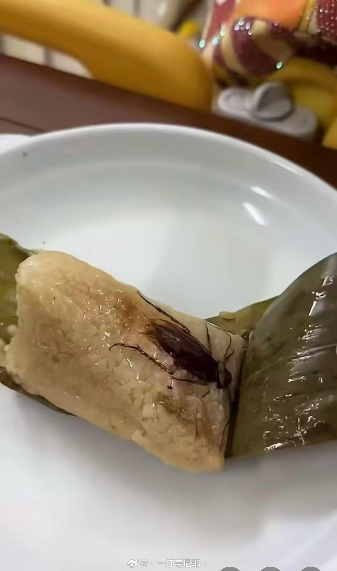 新鲜出炉的蜜枣粽谁吃 