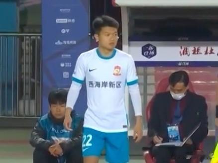 北京国安有意西海岸小将杨希…虽然北京国安忙着和天津津门虎热身，可目前已经开始为新