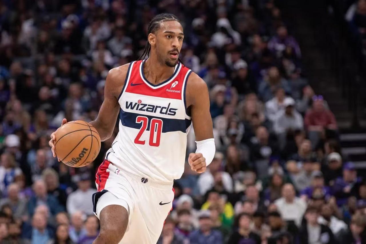 2024年的榜眼在兑现天赋，状元还在迷茫中？
2024年NBA选秀，老鹰用状元签