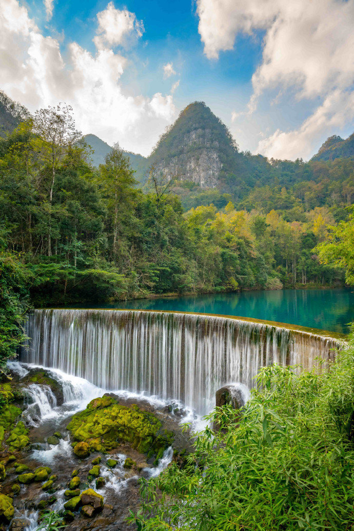 贵州,这片被誉为“山地公园省”的土地后两次被国家地理评选为:最佳旅行目的的山水、