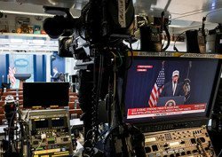 #特朗普称轰炸伊朗至世界和平#【#特朗普称对伊朗轰炸将持续一周#】当地时间2月2