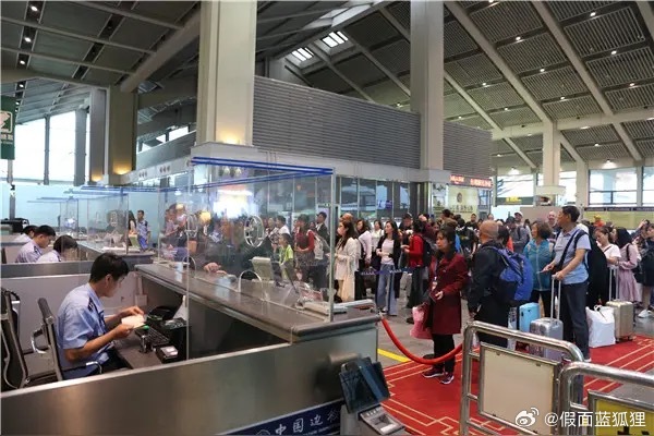 清明机场火车站打车需求上涨239%AI打车用户激增37倍清明小长假近在眼前，又到