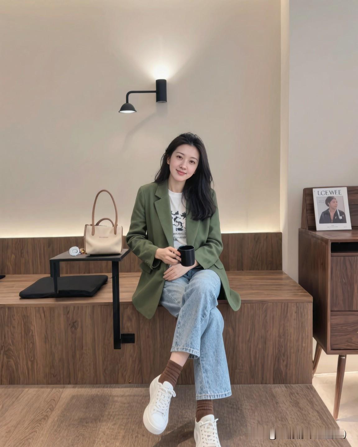 有些人，
你费尽心思，
在他眼里不过是
无关紧要的打扰；
而真正在意你的人，
你