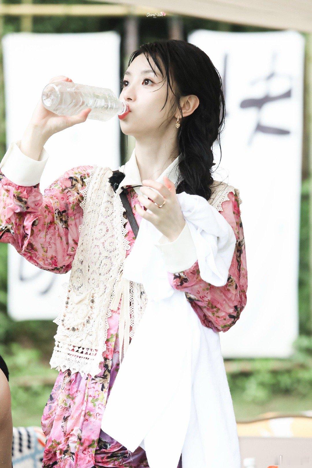 田曦薇忙忙碌碌寻宝藏录制vlog田曦薇含宝量百分百的寻宝花絮寻宝幕后花絮新鲜上线
