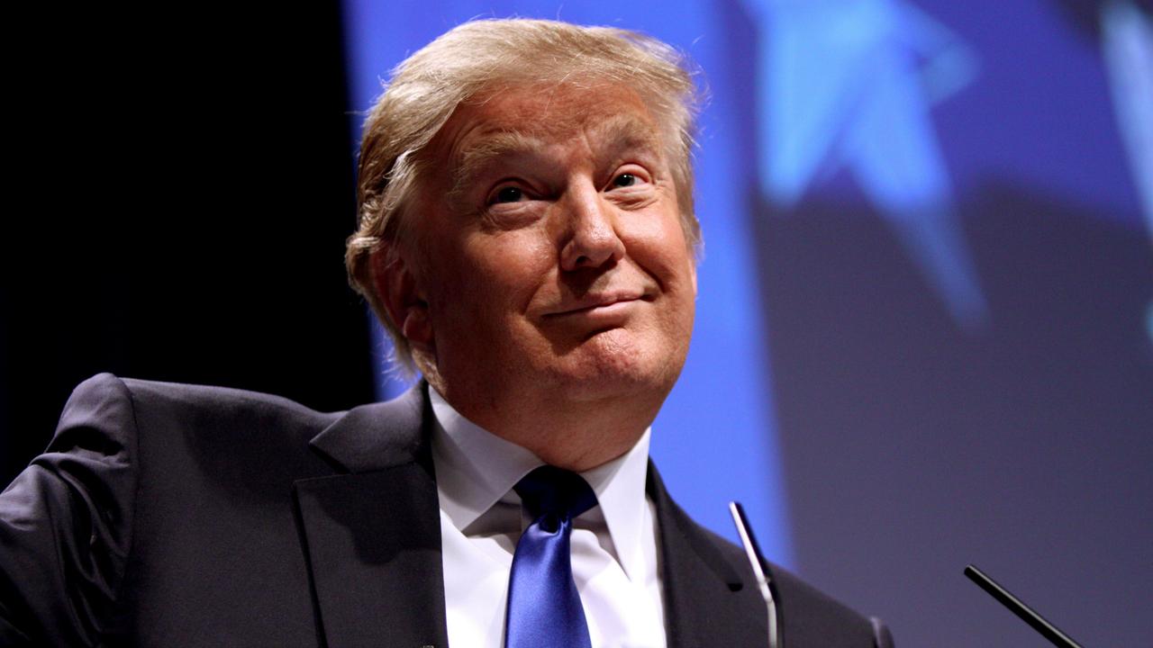 新闻快讯——特朗普对《纽约时报》问及美俄《新削减战略武器条约》一事不屑一顾。该核