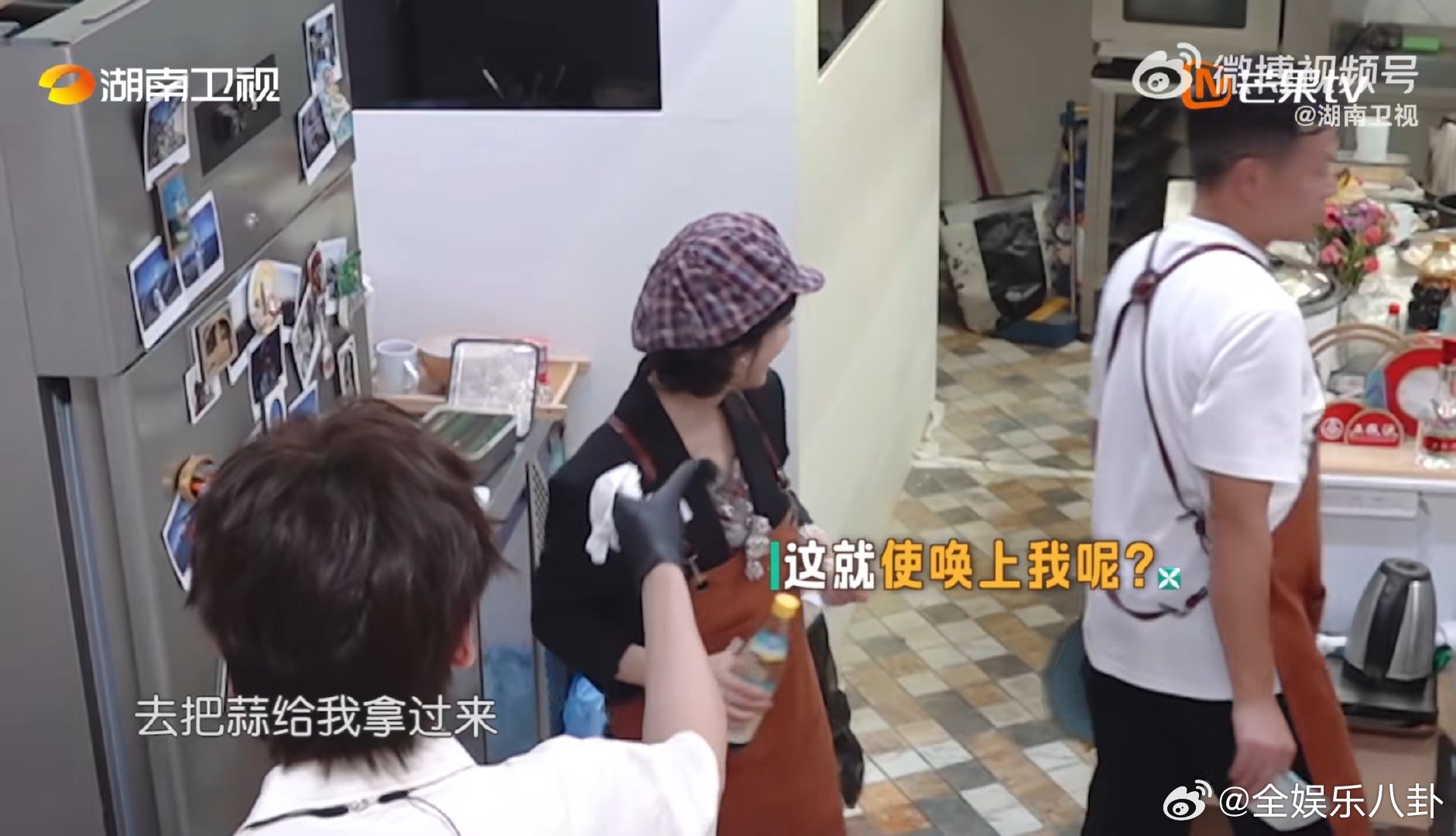 翟潇闻没有一顿揍是白挨的中餐厅中餐厅名场面 翟潇闻在后厨煮饺子，使唤沈月拿这拿那