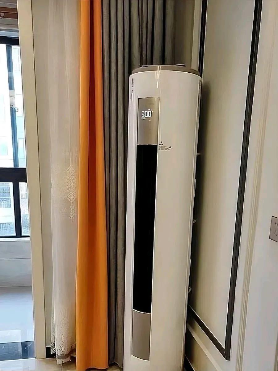 前几天，我父亲接我奶奶来我家住！她为了省电，不允许我们开启客厅的空调！

大家都