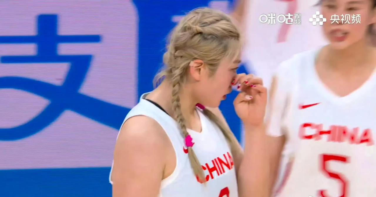 中国女篮不敌日本女篮无缘亚洲杯决赛！未入选国家队的李梦登上热搜！
我们没有了李梦