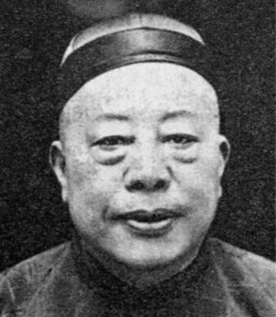 “大家要走可以走，我不走了，年纪大了，在这里就行了。”1937年，抗日战争全面爆