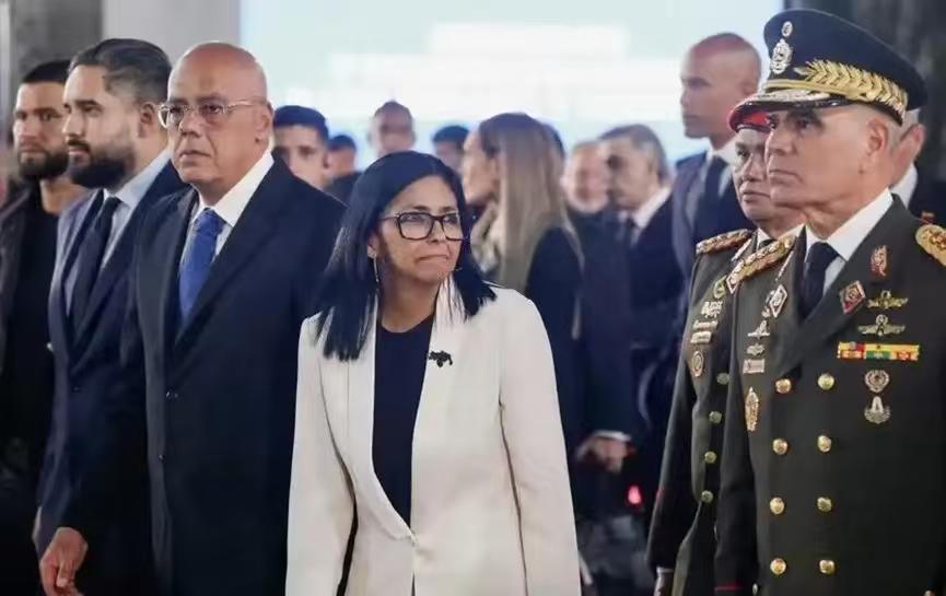 委代总统不装了，“投降”美国后，罗德里格斯不仅为美国送上石油和黄金，同时也开始对