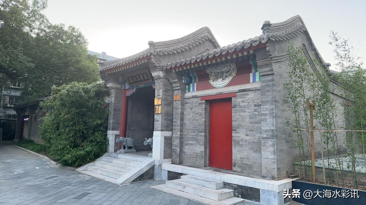 北京二环内几乎都看不到彩票店。不知道是政策原因还是成本问题[比心]