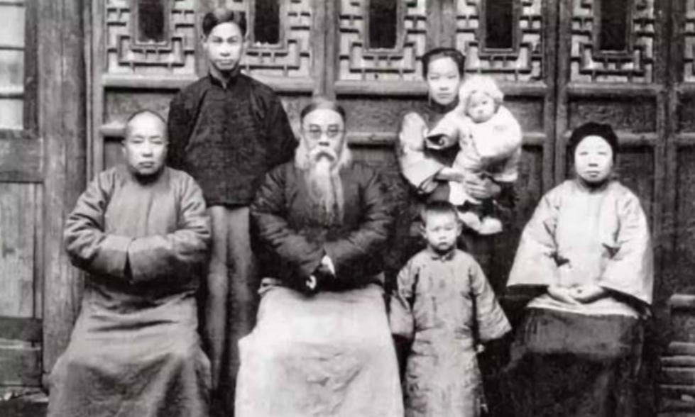 1901年，19岁的马一浮丧妻，他发誓不再续娶，岳父同情他，便问他：“我三女儿1